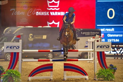 Dansk varmblod hingstekåring.
galashow-kustumespringnin
Nøgleord: rebekka lie hafskjold;chila