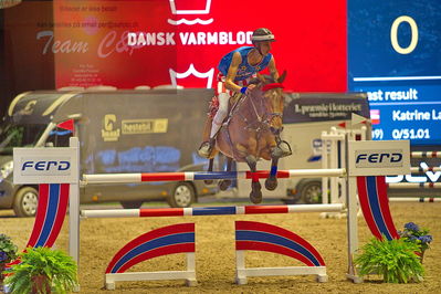 Dansk varmblod hingstekåring.
galashow-kustumespringnin
Nøgleord: adam sparlund olesen;destany