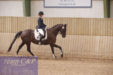 Sadelkåring 3 års og løsspring
Vallensbæk ridecenter
Nøgleord: hejbøls graceful