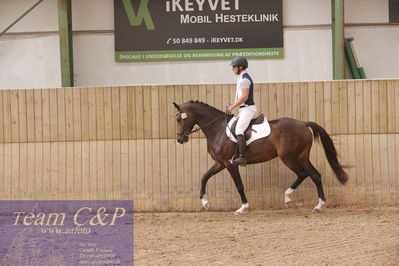 Sadelkåring 3 års og løsspring
Vallensbæk ridecenter
Nøgleord: chantal de merignat