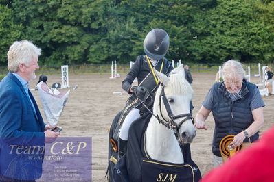 Sjællandsmester i spring for ponyer
kart 3
Nøgleord: sille hartvig nielsen;comforting ella;lap of honour