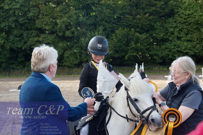 Sjællandsmester i spring for ponyer
kart 3
Nøgleord: sille hartvig nielsen;comforting ella;lap of honour