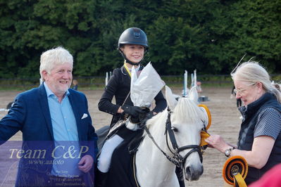 Sjællandsmester i spring for ponyer
kart 3
Nøgleord: sille hartvig nielsen;comforting ella;lap of honour