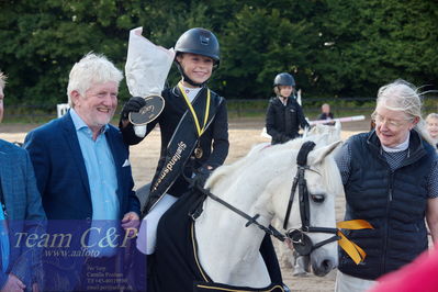 Sjællandsmester i spring for ponyer
kart 3
Nøgleord: sille hartvig nielsen;comforting ella;lap of honour