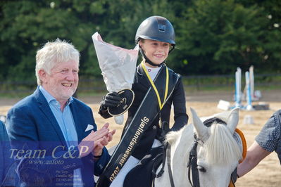 Sjællandsmester i spring for ponyer
kart 3
Nøgleord: sille hartvig nielsen;comforting ella;lap of honour