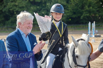 Sjællandsmester i spring for ponyer
kart 3
Nøgleord: sille hartvig nielsen;comforting ella;lap of honour