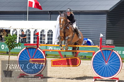 Absolut horses
2. kval og finale Agria DRF Mesterskab U18 - MA2 Springning Heste (140 cm)
Nøgleord: lærke isabel godsk;cabrio