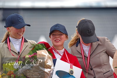 Absolut horses
2. kval og finale Agria DRF Mesterskab U18 - MA2 Springning Heste (140 cm)
Nøgleord: josefine sandgaard mørup;de similly edition;ceremoni;lap of honour