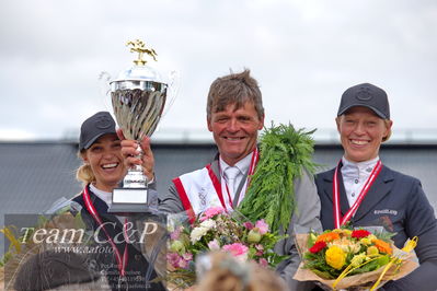 Absolut horses
2 kval og finale dm seniore 150cm og 160cm
Nøgleord: ceremoni;lars noergaard pedersen;tina lund;linnea ericsson carey