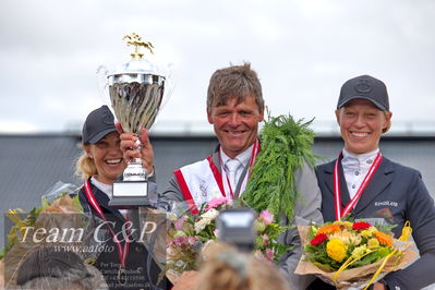 Absolut horses
2 kval og finale dm seniore 150cm og 160cm
Nøgleord: ceremoni;lars noergaard pedersen;tina lund;linnea ericsson carey