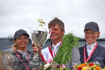 Absolut horses
2 kval og finale dm seniore 150cm og 160cm
Nøgleord: ceremoni;lars noergaard pedersen;tina lund;linnea ericsson carey