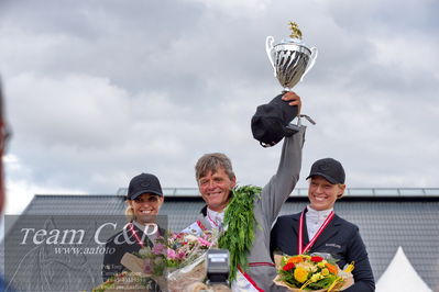 Absolut horses
2 kval og finale dm seniore 150cm og 160cm
Nøgleord: ceremoni;lars noergaard pedersen;tina lund;linnea ericsson carey