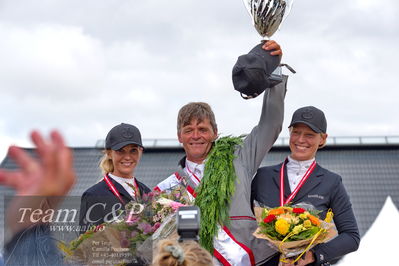 Absolut horses
2 kval og finale dm seniore 150cm og 160cm
Nøgleord: ceremoni;lars noergaard pedersen;tina lund;linnea ericsson carey