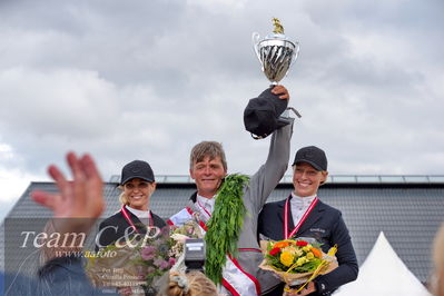 Absolut horses
2 kval og finale dm seniore 150cm og 160cm
Nøgleord: ceremoni;lars noergaard pedersen;tina lund;linnea ericsson carey