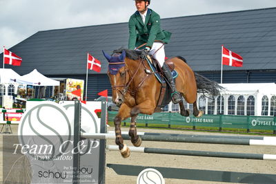 Absolut horses
la2 120cm
Nøgleord: konstantin deeken künnemann;utendro