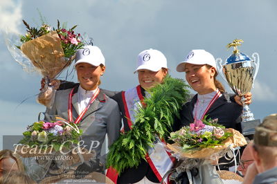 Absolut horses
2. kval og finale u 21
Nøgleord: ceromoni;lap of honour;maria barnewitz schou;seana 2;anna victoria weilsby;kamilla ladefoged rasmussen