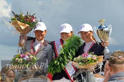 Absolut horses
2. kval og finale u 21
Nøgleord: ceromoni;lap of honour;maria barnewitz schou;seana 2;anna victoria weilsby;kamilla ladefoged rasmussen