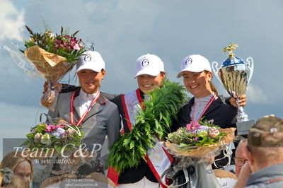 Absolut horses
2. kval og finale u 21
Nøgleord: ceromoni;lap of honour;maria barnewitz schou;seana 2;anna victoria weilsby;kamilla ladefoged rasmussen