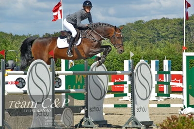 Absolut horses
2. kval. og finale Agria DRF Mesterskab U25 - S1 + S2 Springning Heste
Nøgleord: astrid svenstrup;bonaparte z