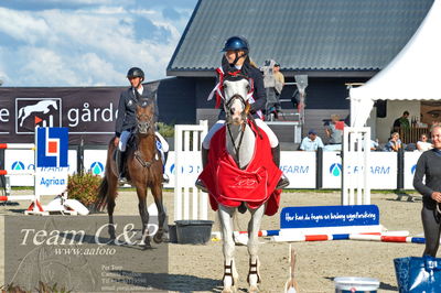 Absolut horses
2. kval. og finale Agria DRF Mesterskab U25 - S1 + S2 Springning Heste
Nøgleord: bennedikte rie truelsen;lap of honour;ceremoni
