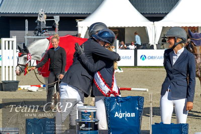 Absolut horses
2. kval. og finale Agria DRF Mesterskab U25 - S1 + S2 Springning Heste
Nøgleord: bennedikte rie truelsen;ceremoni;lap of honour;nicolas pedersen;sofie yderstraede bucka