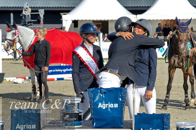 Absolut horses
2. kval. og finale Agria DRF Mesterskab U25 - S1 + S2 Springning Heste
Nøgleord: bennedikte rie truelsen;ceremoni;lap of honour;nicolas pedersen;sofie yderstraede bucka