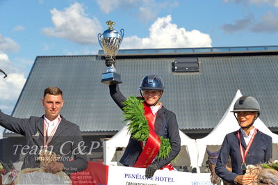Absolut horses
2. kval. og finale Agria DRF Mesterskab U25 - S1 + S2 Springning Heste
Nøgleord: bennedikte rie truelsen;lap of honour;ceremoni