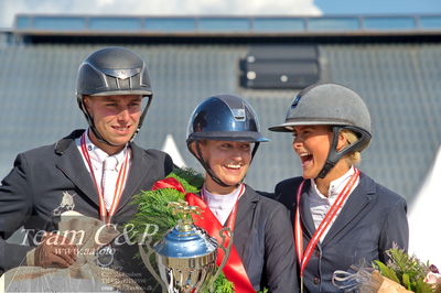 Absolut horses
2. kval. og finale Agria DRF Mesterskab U25 - S1 + S2 Springning Heste
Nøgleord: bennedikte rie truelsen;lap of honour;ceremoni