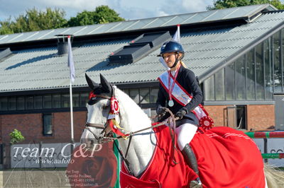 Absolut horses
2. kval. og finale Agria DRF Mesterskab U25 - S1 + S2 Springning Heste
Nøgleord: bennedikte rie truelsen;lap of honour;ceremoni