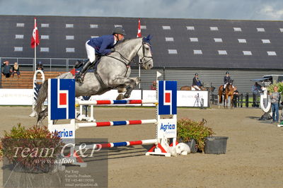 Absolut horses
Mb 130cvm
Nøgleord: jeff paw nielsen;erica