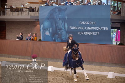 Blue Hors
5års finale dressur
Nøgleord: hesselhoej down town;jeanna hogberg;lap of honour