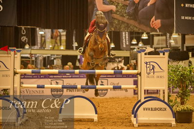 Jydske bank box
CSI2 Medium Tour (238.2.1) 1.40m
Nøgleord: isabelle erevik olsen;underground z