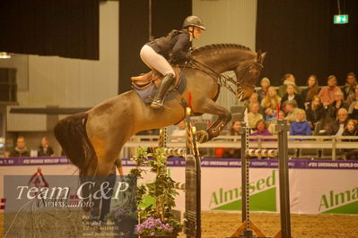 Jydske bank box
CSI2 Medium Tour (238.2.1) 1.40m
Nøgleord: stine cassoe;cannon chris