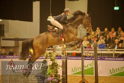 Jydske bank box
CSI2 Medium Tour (238.2.1) 1.40m
Nøgleord: philine widmayer;kalejandro d