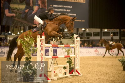 Jydske bank box
Frandsbjerg CSI2 Medium Tour (274.1.5.3) 1.40m
Nøgleord: jennifor fogh pedersersen;oak grove's desperado