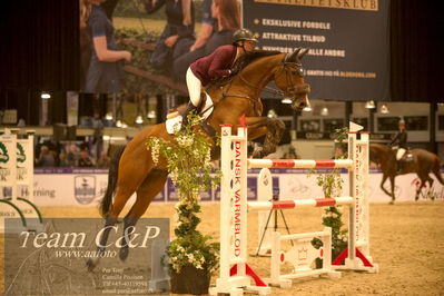Jydske bank box
Frandsbjerg CSI2 Medium Tour (274.1.5.3) 1.40m
Nøgleord: emma emanuelsson;centicco pearl