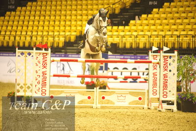 Jydske bank box
CSI2 Stutteri Ask Grand Prix LR (273.4.3b-GP) 1.45m
Nøgleord: linn widmark;coleburn