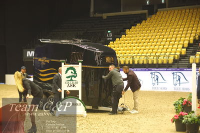 Jydske bank box
CSI2 Stutteri Ask Grand Prix LR (273.4.3b-GP) 1.45m
Nøgleord: lap of honour;casper cassoee knuth;mustang tralior