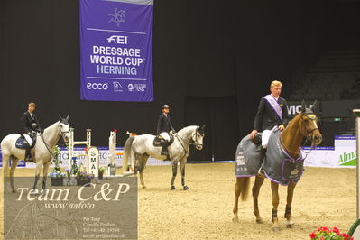 Jydske bank box
CSI2 Stutteri Ask Grand Prix LR (273.4.3b-GP) 1.45m
Nøgleord: lap of honour;philipp schulze topphoff;carla 229