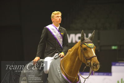 Jydske bank box
CSI2 Stutteri Ask Grand Prix LR (273.4.3b-GP) 1.45m
Nøgleord: lap of honour;philipp schulze topphoff;carla 229