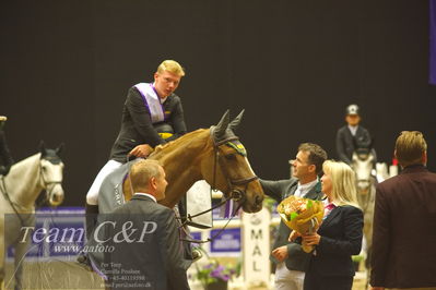 Jydske bank box
CSI2 Stutteri Ask Grand Prix LR (273.4.3b-GP) 1.45m
Nøgleord: lap of honour;philipp schulze topphoff;carla 229