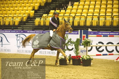 Jydske bank box
CSI2 Stutteri Ask Grand Prix LR (273.4.3b-GP) 1.45m
Nøgleord: lap of honour;philipp schulze topphoff;carla 229