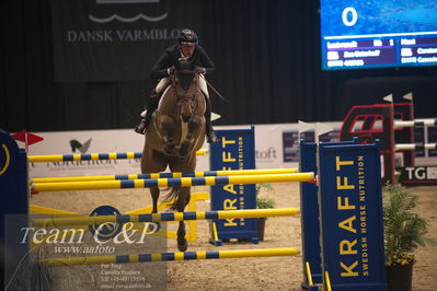 Jydske bank box
2022-03-10 csi3 medium tour 140cm
Nøgleord: alana hero z;hannes symons