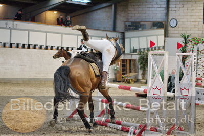 Fredericia Rideklub
Sprngstævne for hest
Nøgleord: freja bech jensen;vikjaersvangs mystery;styrt