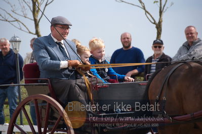 benthus 2019
Billeder fra åbenthus
Nøgleord: ea kirk;gig;henrik jensen;martin kirk;ibrahim