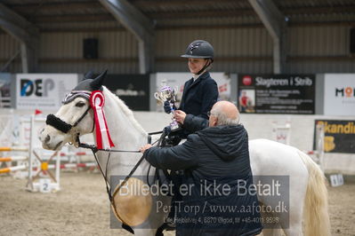 B - Stævne spring
Ponylandsstæne
Nøgleord: karoline sloth kjær;mr grey;lap of honour