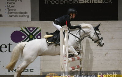 B - Stævne spring
Ponylandsstæne
Nøgleord: sofie balling nissen;hinderton may lady