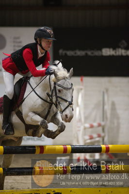 B - Stævne spring
Ponylandsstæne
Nøgleord: magdalene rose mikkelsen;bjerregaards katja