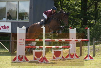 springstævne
la2
Nøgleord: lone marie oeglen;handsome delaika