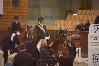 Dansk Rideforbunds Championats finaler 2019 dressur
Dansk Rideforbunds Championats finaler 2018
7 års
Nøgleord: hesselhøj donkey boy;jan møller christensen;lap of honour